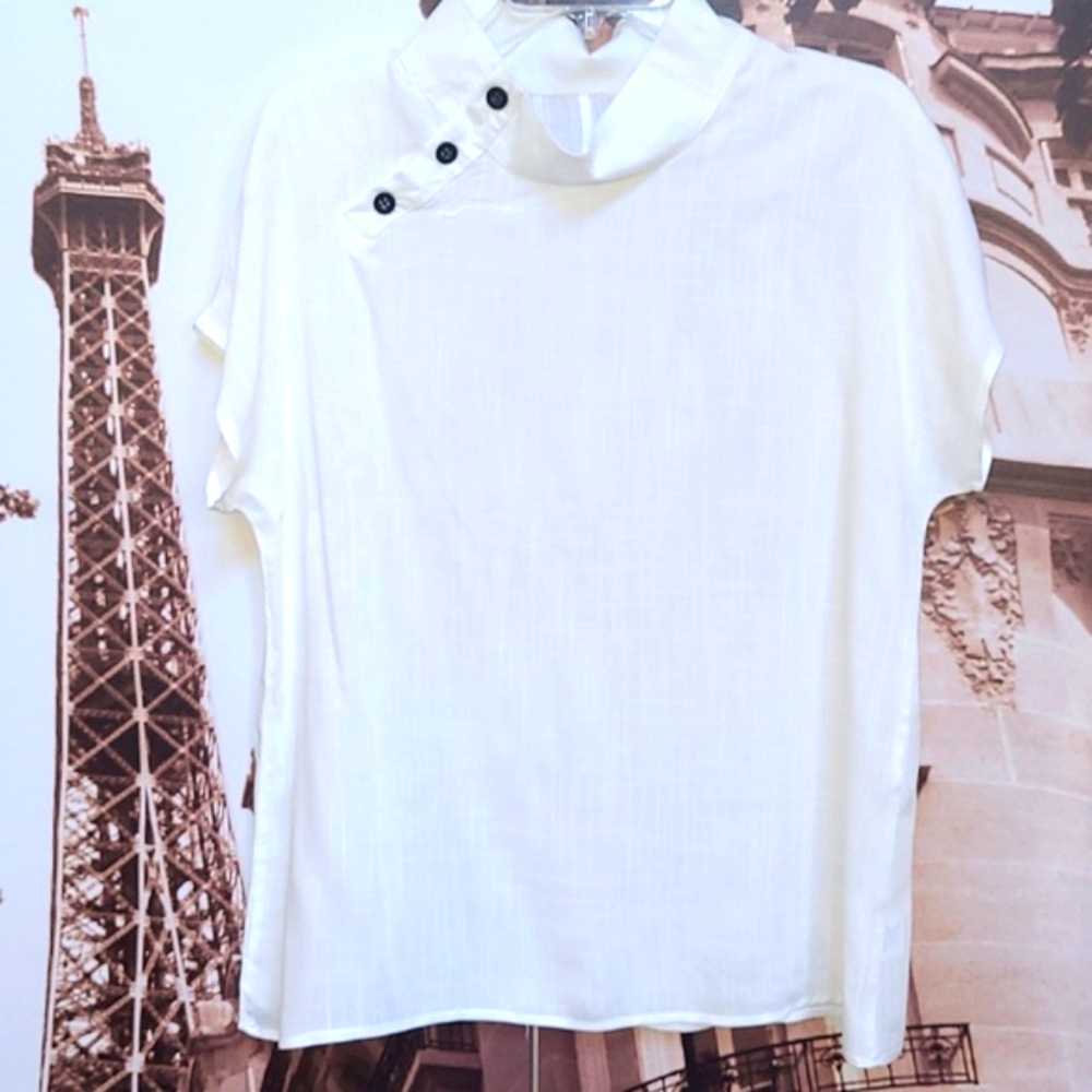 NWOT White Blouse With Black Buttons at the Shoulder. Size M #1-0239
